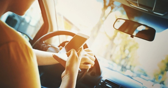 Distracted-Driving-and-Motorcycle-Accidents